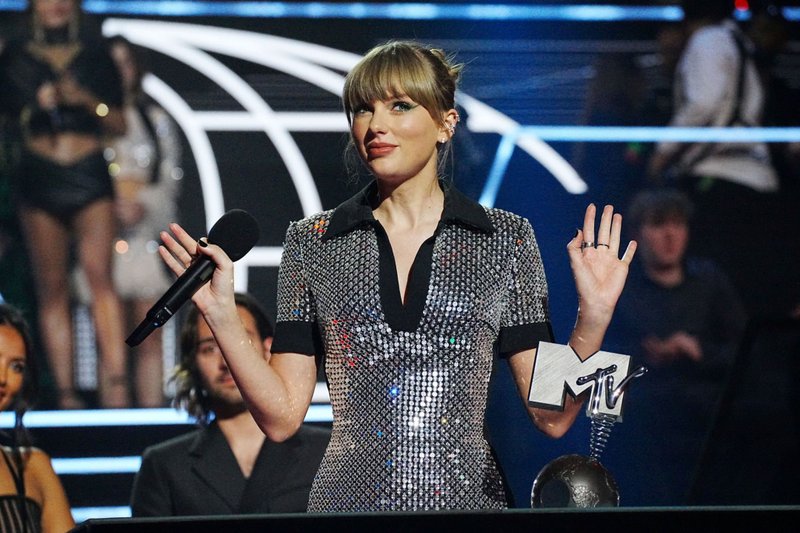 Taylor Swift at 2022 MTV Europe Music Awards — photo 240
