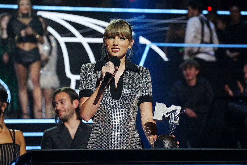 Taylor Swift at 2022 MTV Europe Music Awards — photo 241
