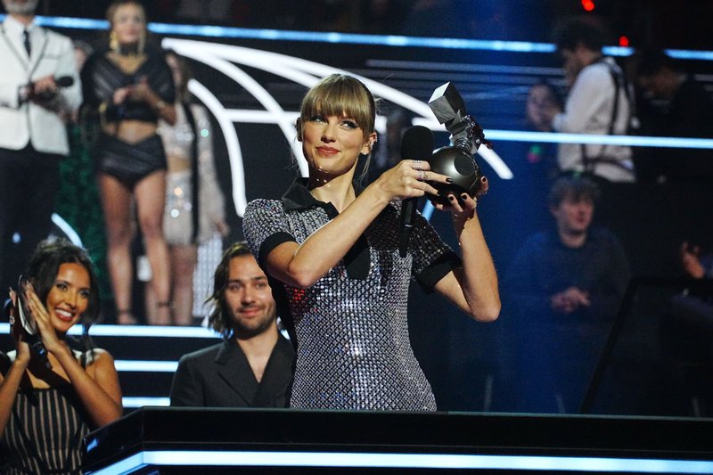 Taylor Swift at 2022 MTV Europe Music Awards — photo 242