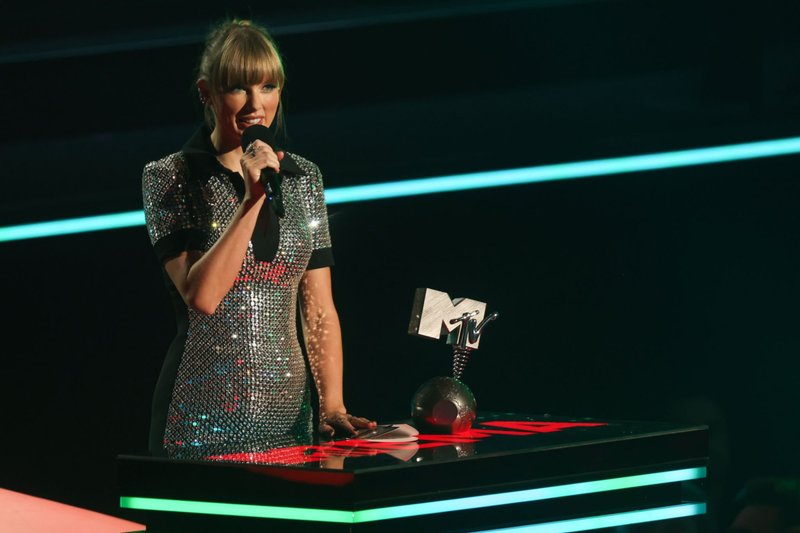 Taylor Swift at 2022 MTV Europe Music Awards — photo 248