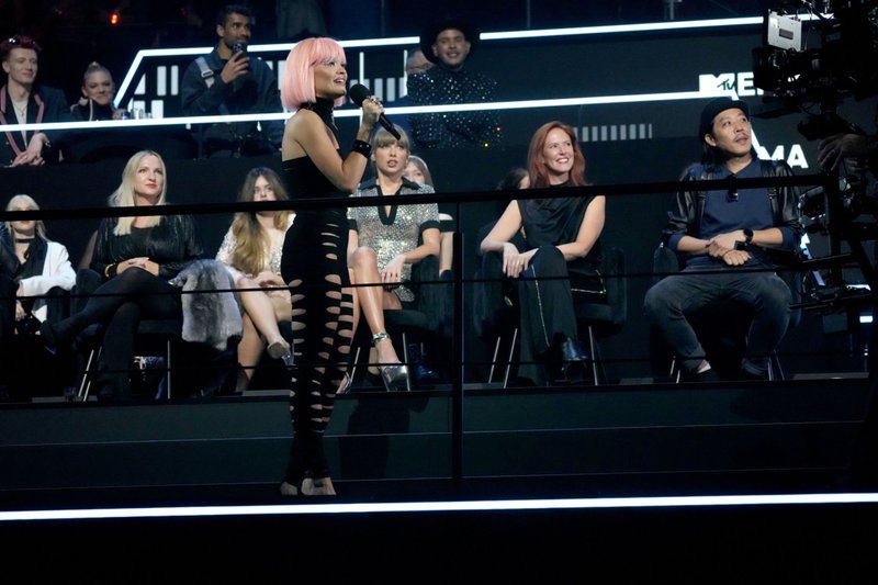 Taylor Swift at 2022 MTV Europe Music Awards — photo 255