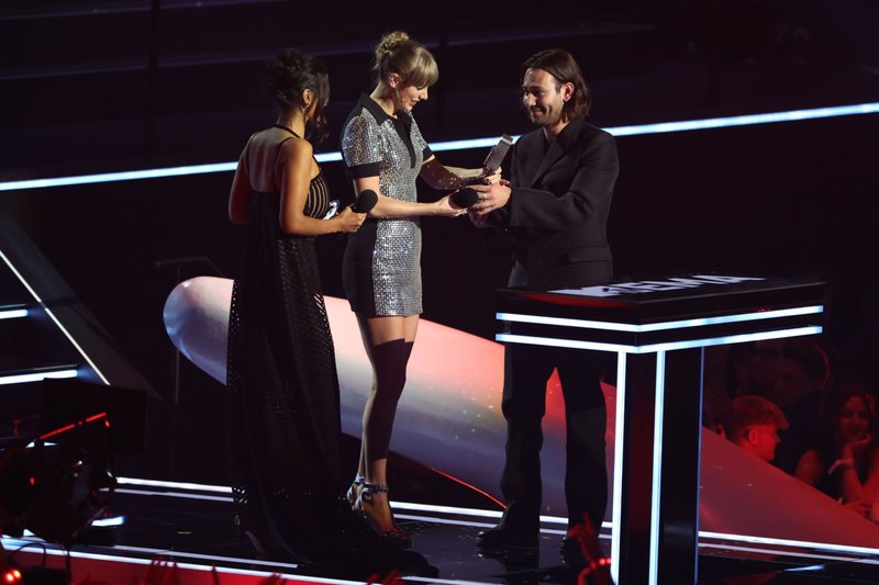 Taylor Swift at 2022 MTV Europe Music Awards — photo 259