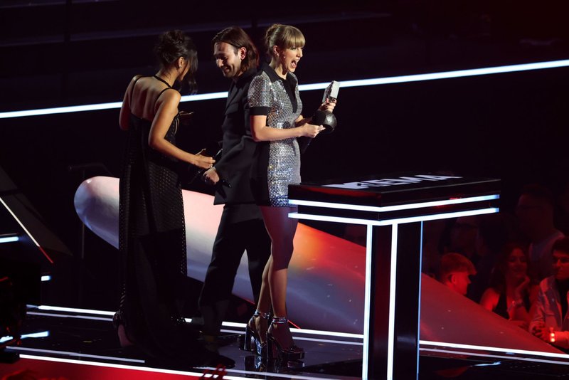 Taylor Swift at 2022 MTV Europe Music Awards — photo 260