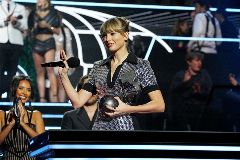 Taylor Swift at 2022 MTV Europe Music Awards — photo 278