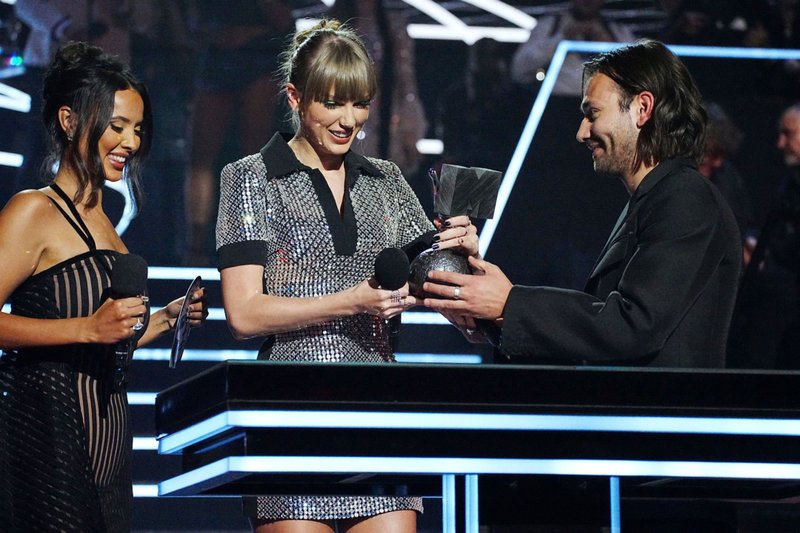 Taylor Swift at 2022 MTV Europe Music Awards — photo 294