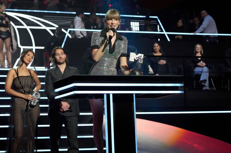 Taylor Swift at 2022 MTV Europe Music Awards — photo 302