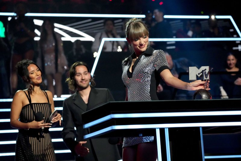 Taylor Swift at 2022 MTV Europe Music Awards — photo 303