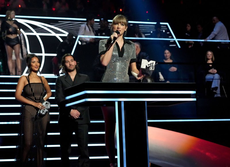 Taylor Swift at 2022 MTV Europe Music Awards — photo 306