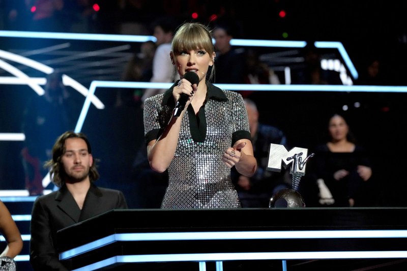 Taylor Swift at 2022 MTV Europe Music Awards — photo 307