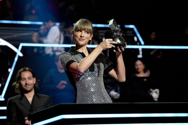 Taylor Swift at 2022 MTV Europe Music Awards — photo 312