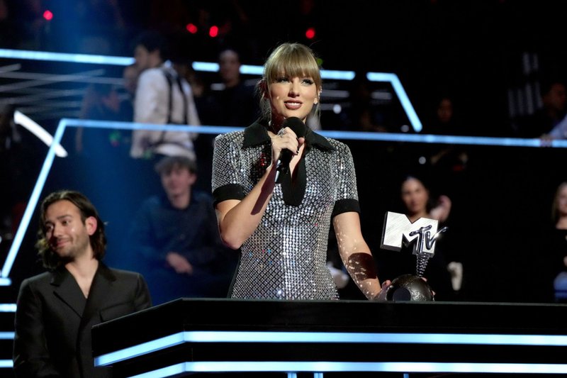 Taylor Swift at 2022 MTV Europe Music Awards — photo 313