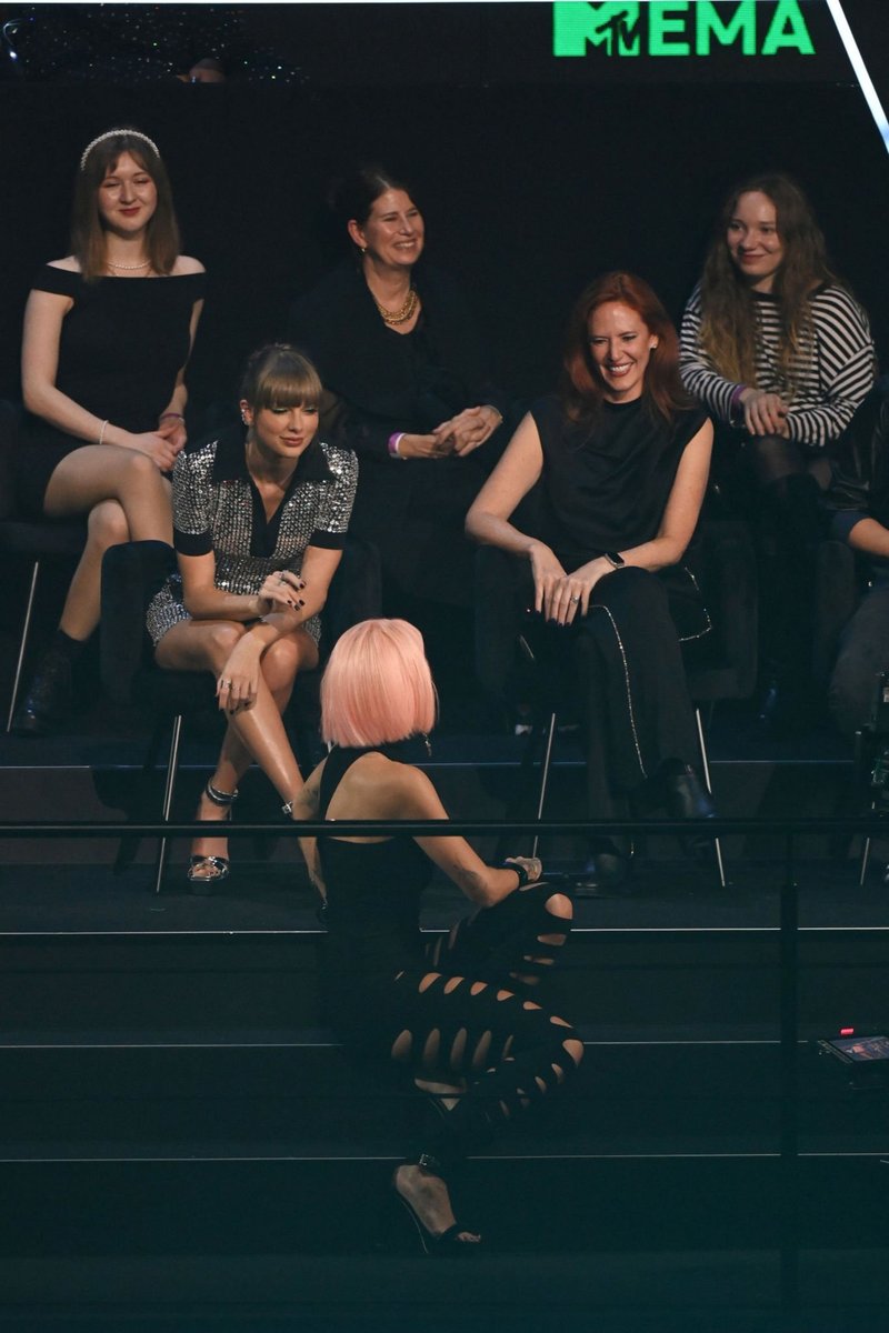 Taylor Swift at 2022 MTV Europe Music Awards — photo 323