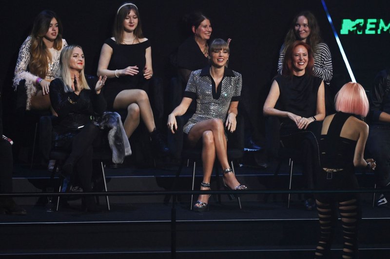 Taylor Swift at 2022 MTV Europe Music Awards — photo 331