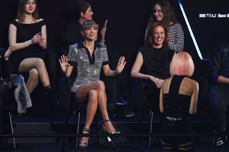 Taylor Swift at 2022 MTV Europe Music Awards — photo 332