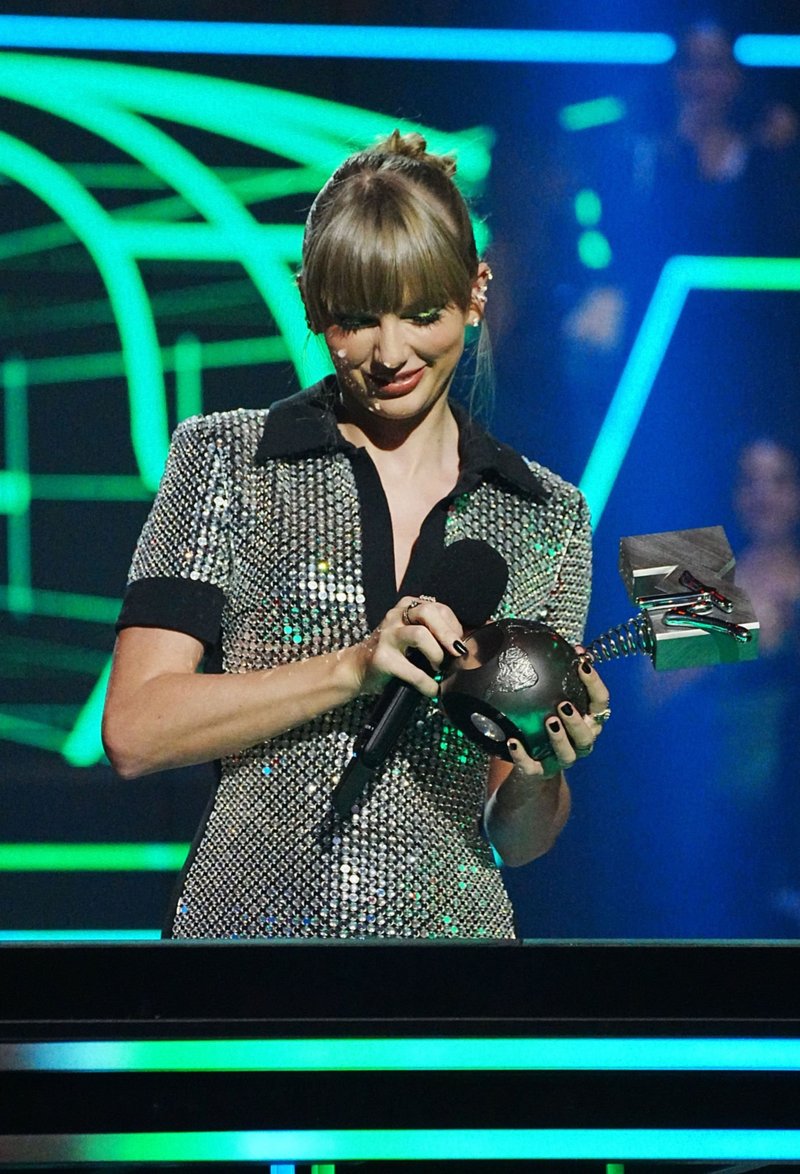 Taylor Swift at 2022 MTV Europe Music Awards — photo 342