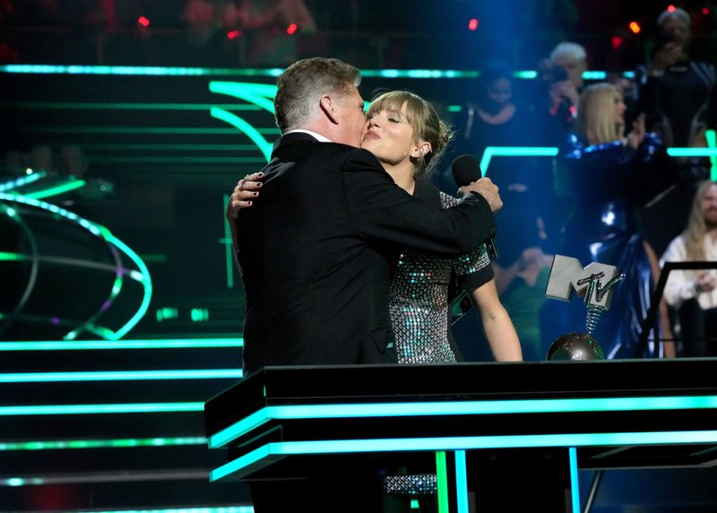 Taylor Swift at 2022 MTV Europe Music Awards — photo 346