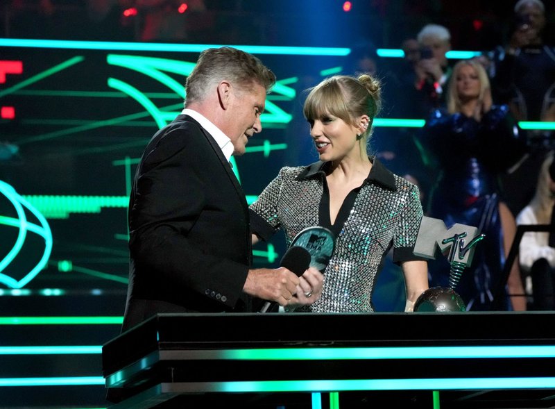 Taylor Swift at 2022 MTV Europe Music Awards — photo 347