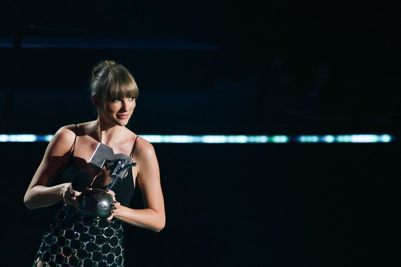 Taylor Swift at 2022 MTV Europe Music Awards — photo 353