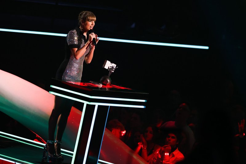 Taylor Swift at 2022 MTV Europe Music Awards — photo 354