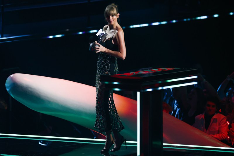 Taylor Swift at 2022 MTV Europe Music Awards — photo 356