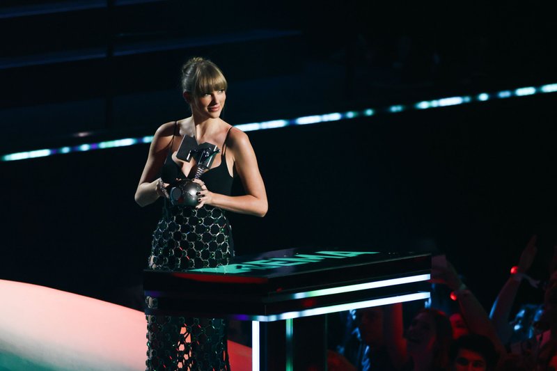 Taylor Swift at 2022 MTV Europe Music Awards — photo 357