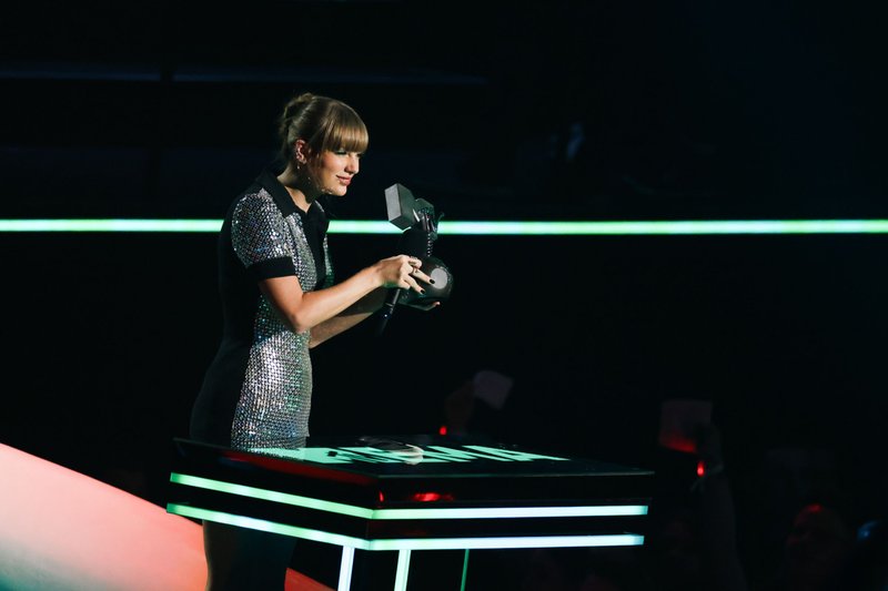 Taylor Swift at 2022 MTV Europe Music Awards — photo 361