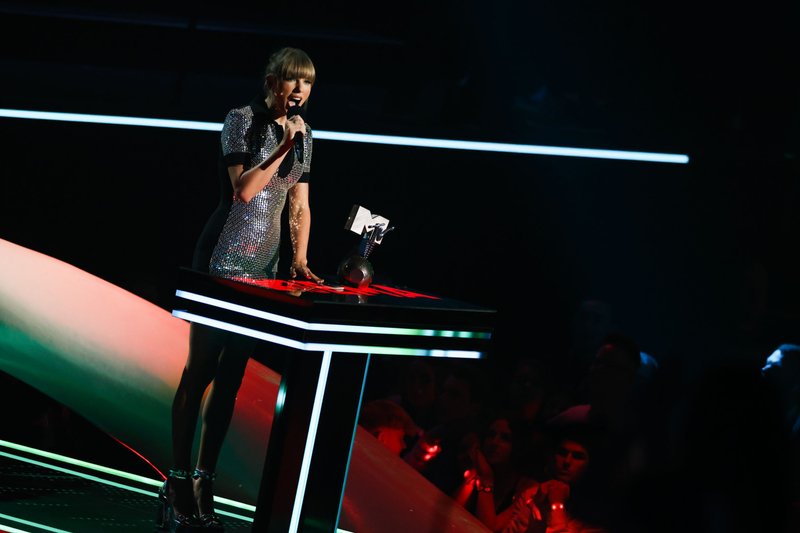 Taylor Swift at 2022 MTV Europe Music Awards — photo 363