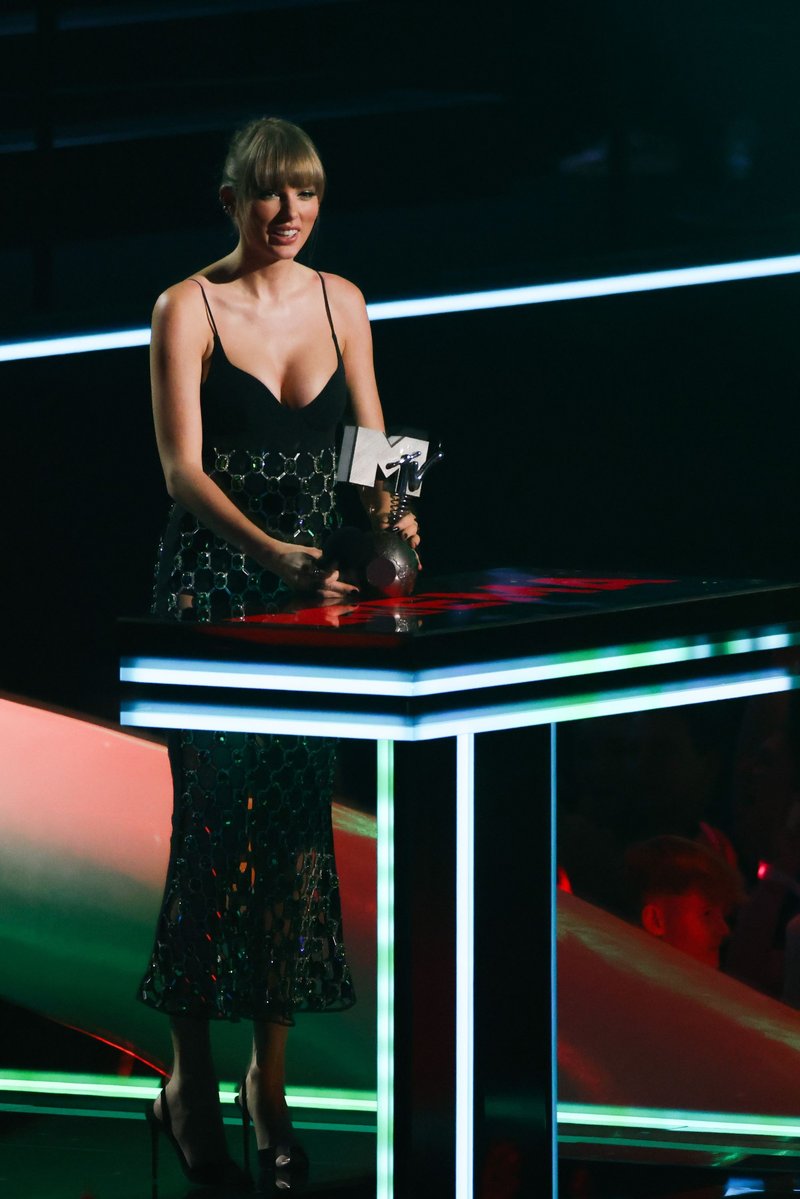 Taylor Swift at 2022 MTV Europe Music Awards — photo 364