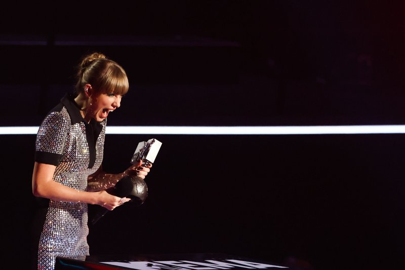 Taylor Swift at 2022 MTV Europe Music Awards — photo 365