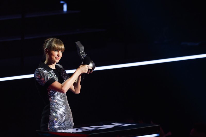 Taylor Swift at 2022 MTV Europe Music Awards — photo 366