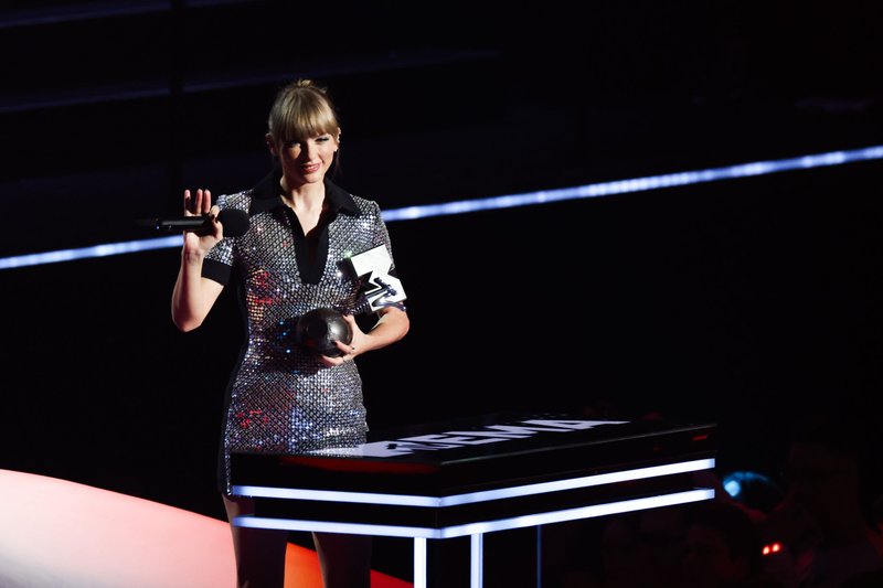 Taylor Swift at 2022 MTV Europe Music Awards — photo 369