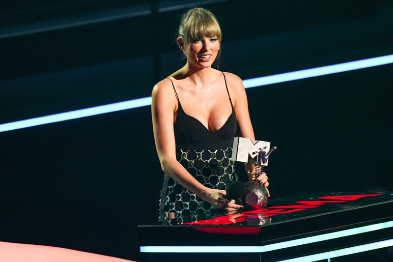 Taylor Swift at 2022 MTV Europe Music Awards — photo 418