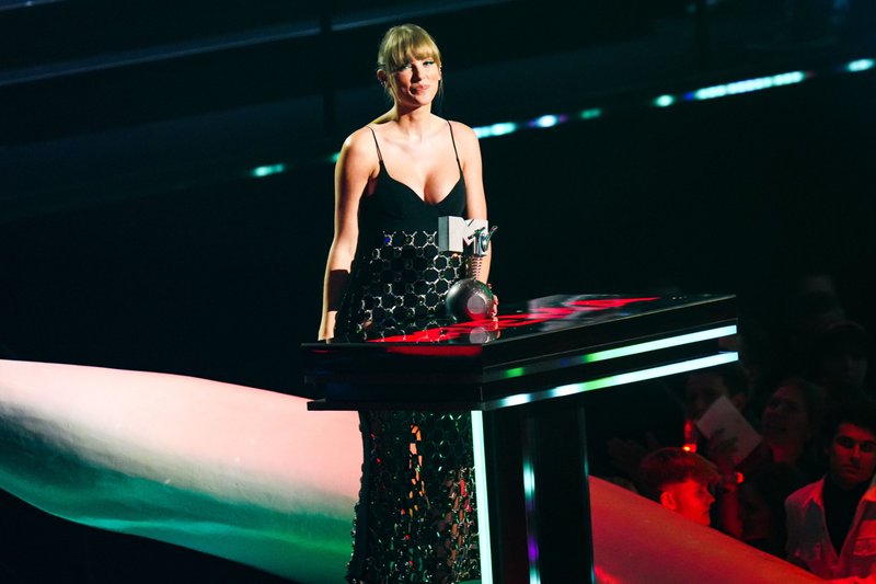 Taylor Swift at 2022 MTV Europe Music Awards — photo 419