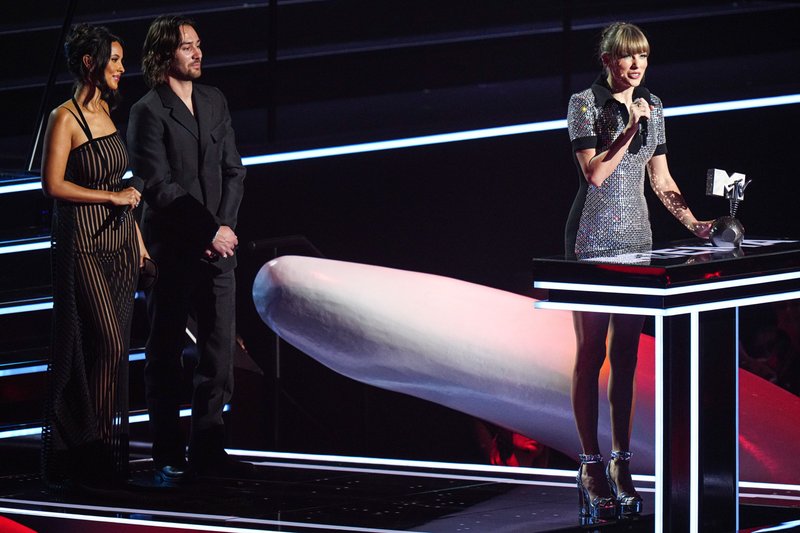 Taylor Swift at 2022 MTV Europe Music Awards — photo 424