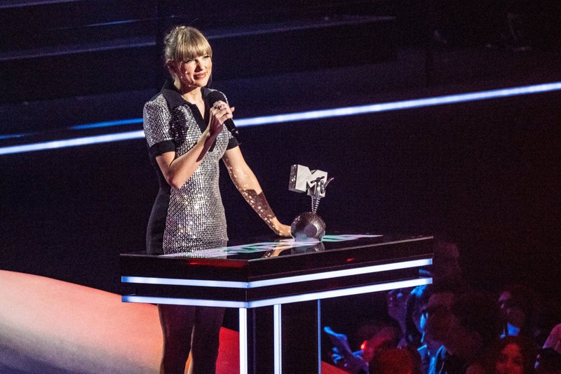 Taylor Swift at 2022 MTV Europe Music Awards — photo 510