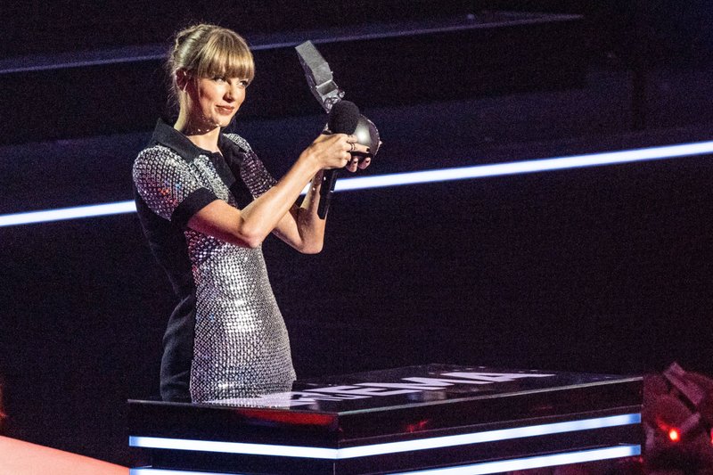 Taylor Swift at 2022 MTV Europe Music Awards — photo 513