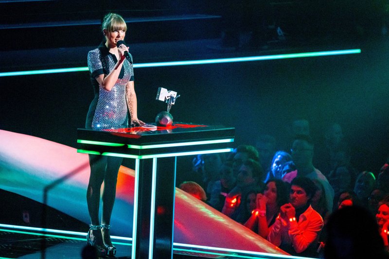 Taylor Swift at 2022 MTV Europe Music Awards — photo 522