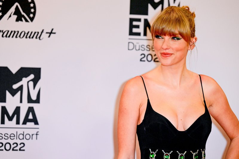 Taylor Swift at 2022 MTV Europe Music Awards — photo 530