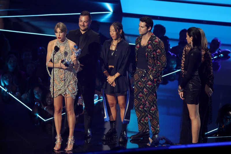 Taylor Swift at 2022 MTV Video Music Awards — photo 29