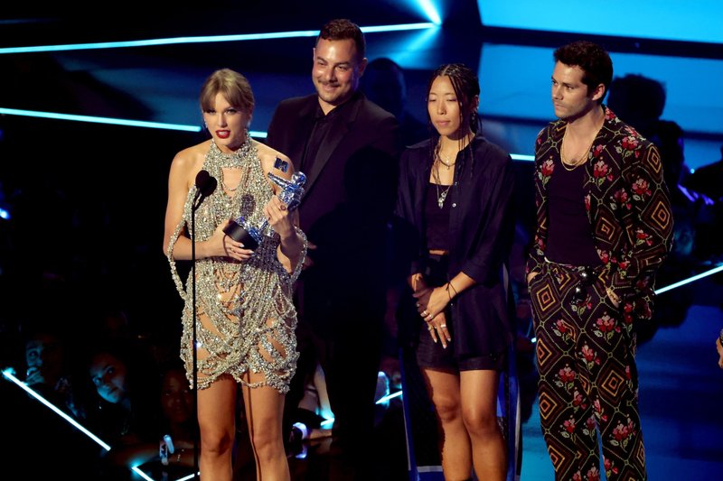 Taylor Swift at 2022 MTV Video Music Awards — photo 33