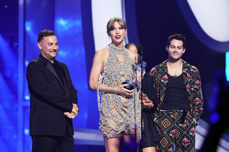 Taylor Swift at 2022 MTV Video Music Awards — photo 36