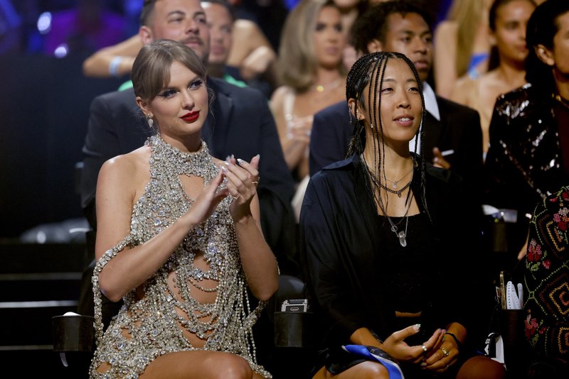 Taylor Swift at 2022 MTV Video Music Awards — photo 50