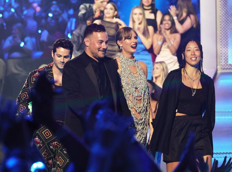 Taylor Swift at 2022 MTV Video Music Awards — photo 69