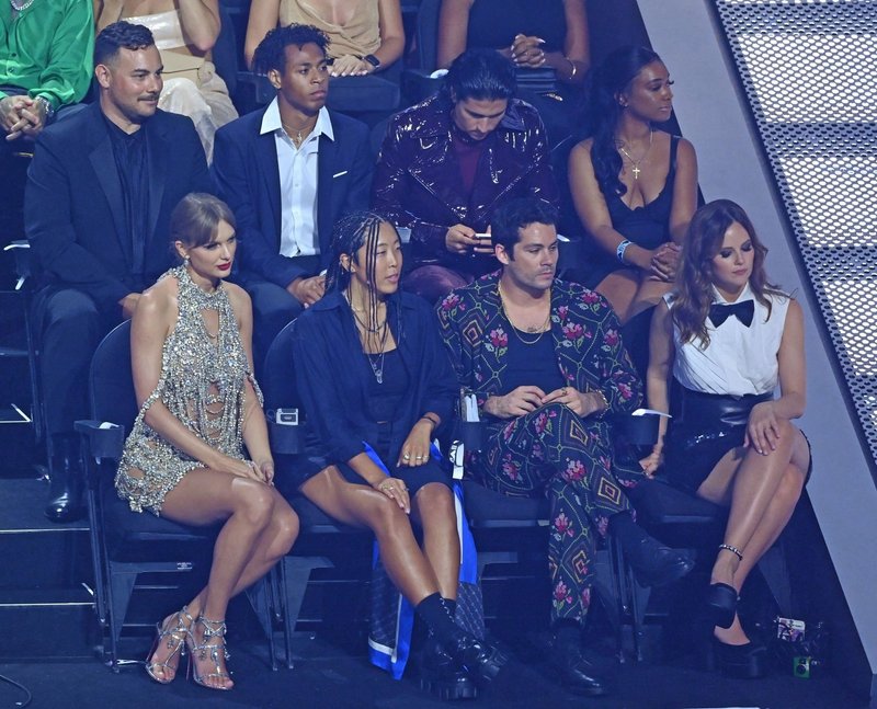 Taylor Swift at 2022 MTV Video Music Awards — photo 97