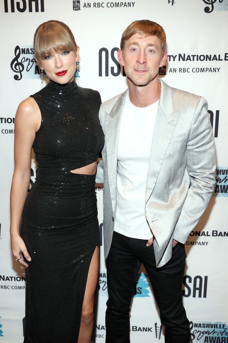 Taylor Swift at NSAI's 2022 Nashville Songwriter Awards — photo 14