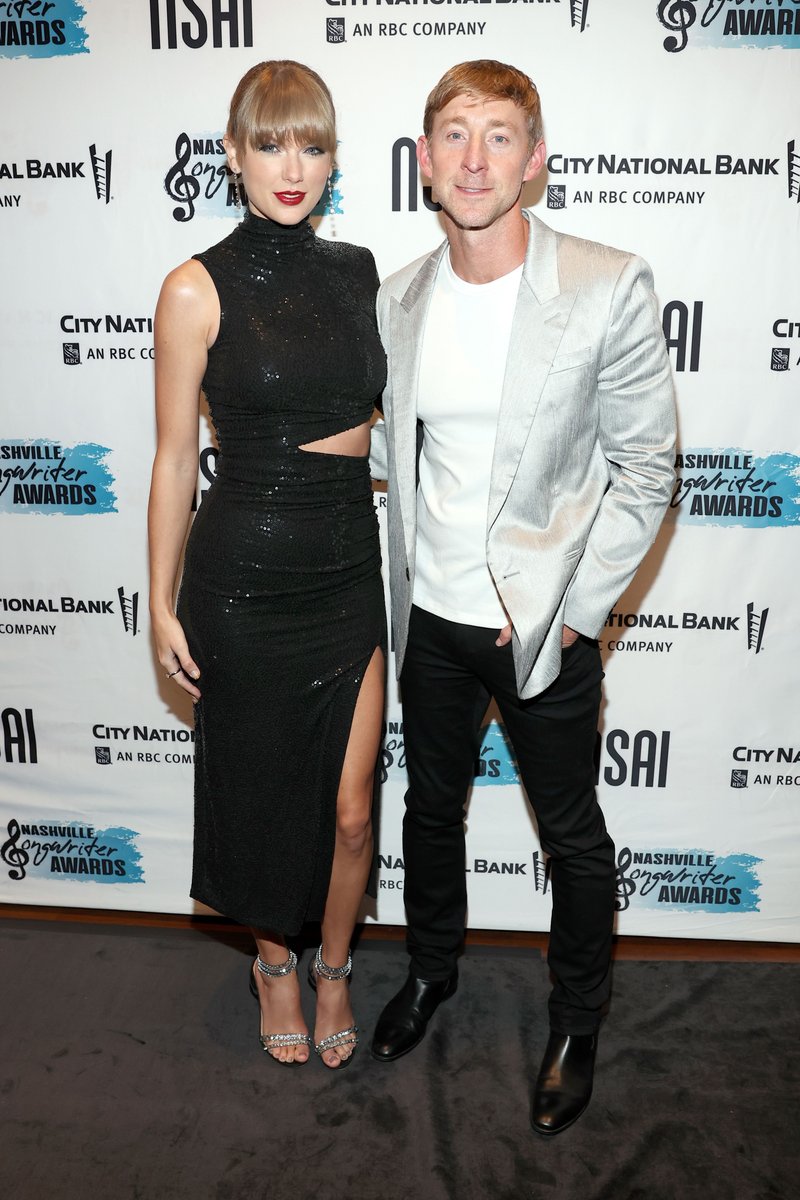 Taylor Swift at NSAI's 2022 Nashville Songwriter Awards — photo 15