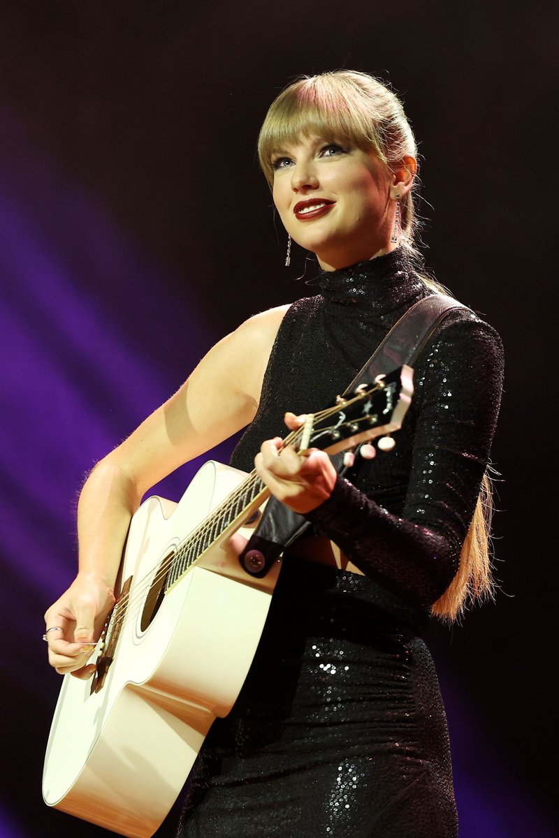Taylor Swift at NSAI's 2022 Nashville Songwriter Awards — photo 22