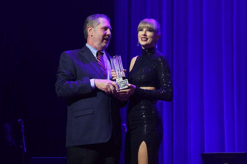 Taylor Swift at NSAI's 2022 Nashville Songwriter Awards — photo 25