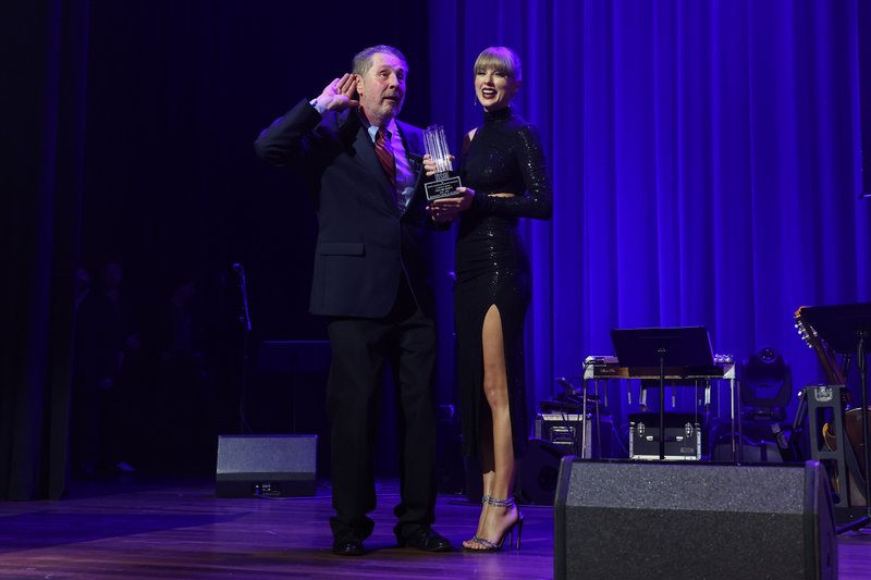 Taylor Swift at NSAI's 2022 Nashville Songwriter Awards — photo 26