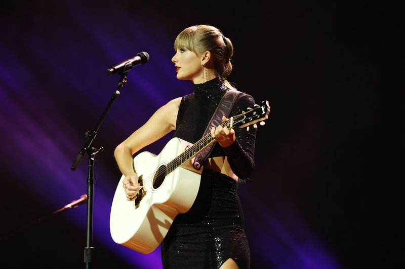 Taylor Swift at NSAI's 2022 Nashville Songwriter Awards — photo 29